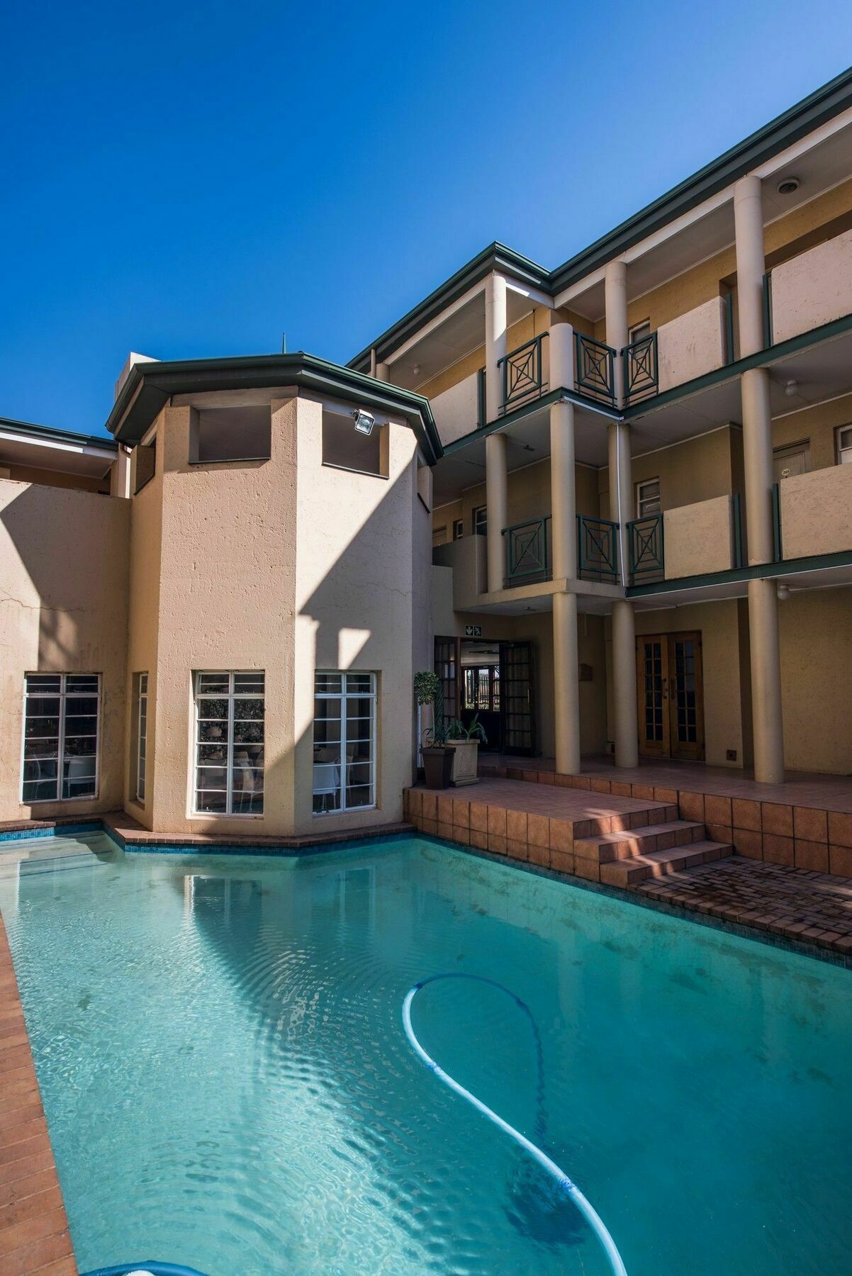 Airport Inn Executive Suites Kempton Park Exterior photo